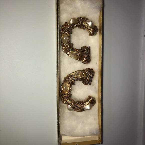 Earrings - Picture 1 of 4